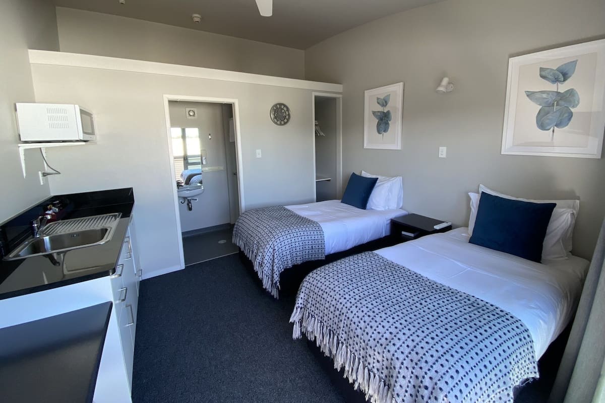 Deluxe Twin kamer, 2 eenpersoonsbedden, en-suite badkamer | Gratis wifi, beddengoed
