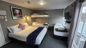 Family Room, Ensuite, Mountain View | Free WiFi, bed sheets