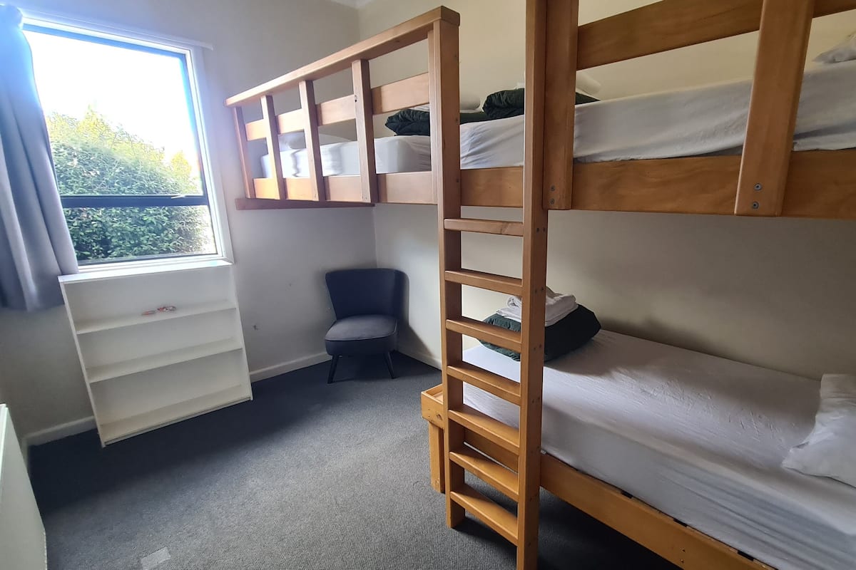Economy driepersoonskamer, gedeelde badkamer | Gratis wifi, beddengoed