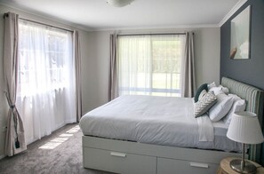 4 bedrooms, desk, iron/ironing board, free WiFi