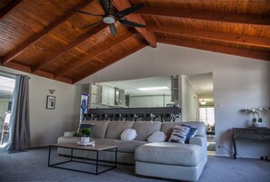 Smart TV, fireplace, stereo