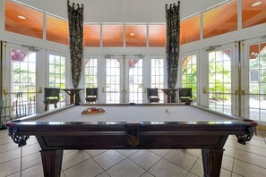 Game room - FREE POOL HEAT 20 Mins to Disney: 5BR Home w/ Private Pool, Hot Tub & Game Room (Davenport)