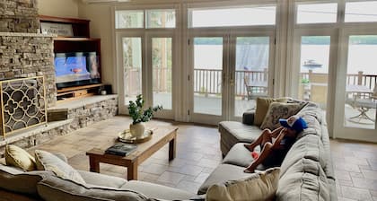 Stunning Keuka Lake House! Kayak, SUP, fish, swim, campfires