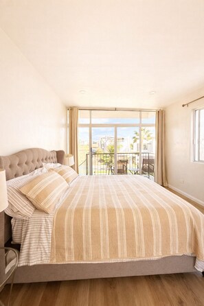 6 bedrooms, free WiFi, bed sheets, wheelchair access