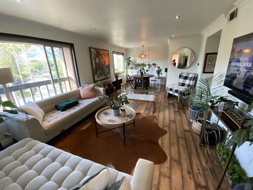 Stylish 2 bed 2 bath condo with a pool 