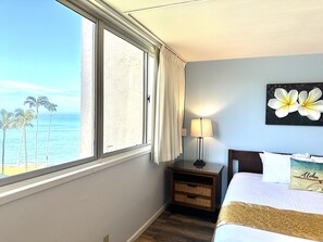 2 bedrooms, desk, iron/ironing board, travel crib - Spacious 2bedroom/2bath Beach Front Condo (Lahaina)