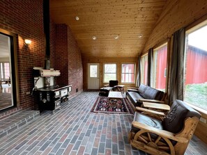 TV, fireplace, foosball - Hole in the Wall Getaway - New Listing! (Cody)