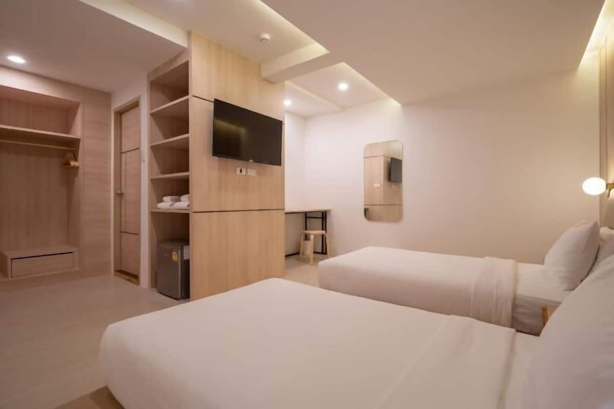 Ropa de cama de alta calidad, escritorio, wifi gratis y ropa de cama