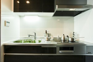 冰箱、微波炉、烤盘、厨具/餐具