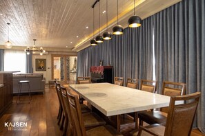 Dining - Tropical backyard & Luxury wooden villa, 5 min to local night market, 10 to Mall (Thuận An)