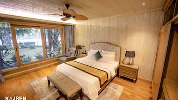 4 bedrooms, desk, iron/ironing board, WiFi