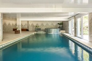 Indoor pool - La Grignotière Lodge & Spa ★★★★★ -12 min de Disneyland Paris (Crécy-la-Chapelle)