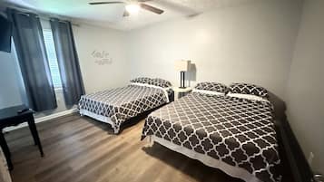 2 bedrooms, iron/ironing board, free WiFi, bed sheets