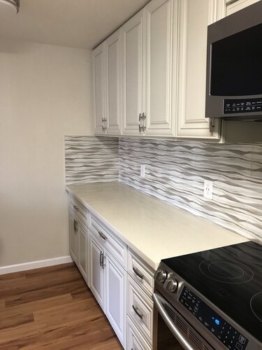 Table, living room w furniture