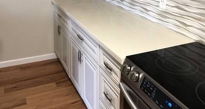 Table, living room w furniture