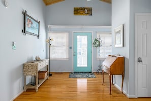 Interior - "Namaste" - Canal home, PET-FRIENDLY, Private pool, 3 bedrooms / 2.5 baths (Holden Beach)