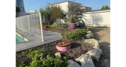 villa, swimming pool and jacuzzi for 10 people