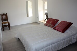 6 bedrooms, travel cot, free WiFi