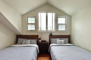 4 多间卧室、办公桌、WiFi、床单