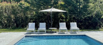 Private Vineyard Estate in Orient Village w Pool / AC / Walk to Beach & Town 