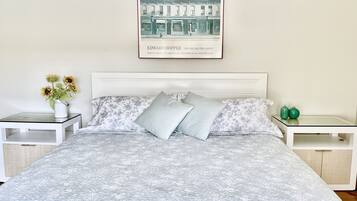 4 makuuhuonetta, työpöytä, Wi-Fi, vuodevaatteet