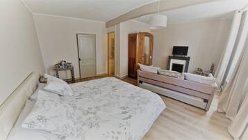 1 chambre, fer et planche à repasser, lit parapluie, Wi-Fi gratuit