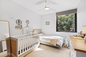 3 habitaciones, escritorio, tabla de planchar con plancha y wifi