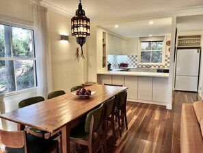 Dining - Trinkeyroo - Unique Cypress Lakes Villa (Pokolbin)