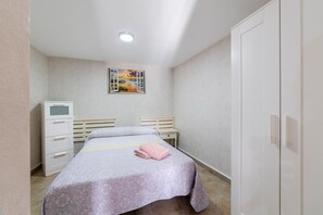 2 عدّة غرف نوم ومكتب ومكواة/لوح كي وواي فاي مجانًا