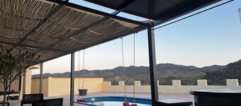 Rural house with pool and barbecue