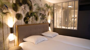 Signature Twin Room | Hypo-allergenic bedding, minibar, in-room safe, desk