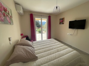 4 Schlafzimmer, Reisekinderbett, kostenloses WLAN, Bettwäsche