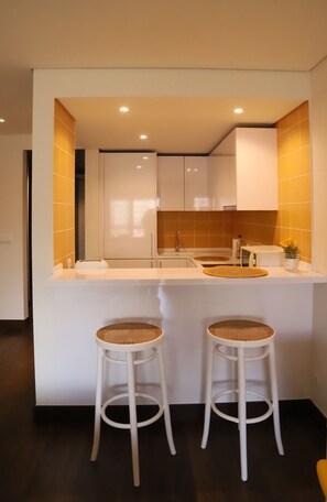 Fridge, oven, stovetop, dishwasher