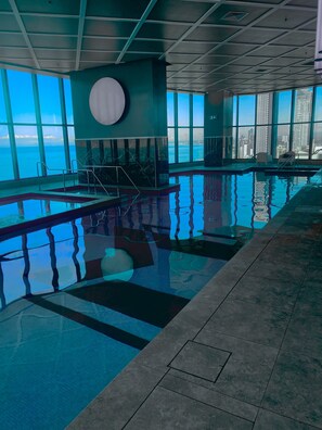 Indoor pool, a heated pool - Surfers Paradise Beach Front Skyline 2 Bedroom Luxury Apartment.<br> (Surfers Paradise)