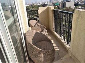 Property grounds - Beautiful Serviced apartment with garden and pool view (Noida 104 Sector)