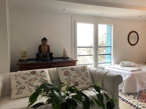 1 chambre, fer et planche à repasser, Wi-Fi gratuit, draps fournis