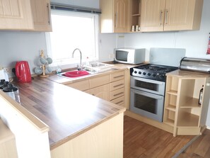 Private kitchen - Static caravan close to beach (Box's Shop)