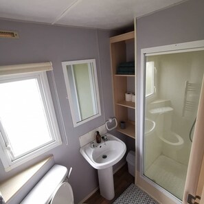 Shower - Static caravan close to beach (Box's Shop)