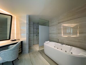 Amethyst Executive Room | Badeværelse | Miljøvenlige toiletartikler, hårtørrer, badekåber, hjemmesko
