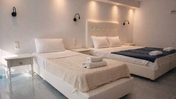 Semi-Basement Apartment | Cofres nos quartos, quartos à prova de som