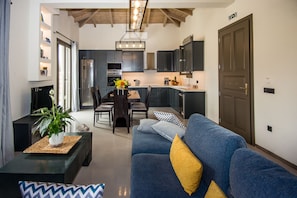 TV connectée, lecteur de DVD, livres