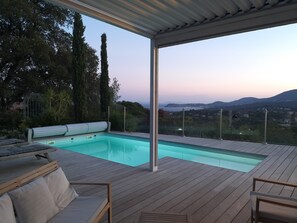 Sisäuima-allas, ulkouima-allas