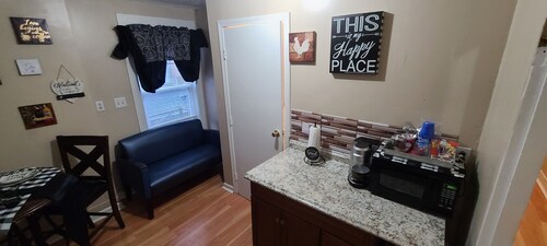 Spacious 3rd floor  2bedroom apartment