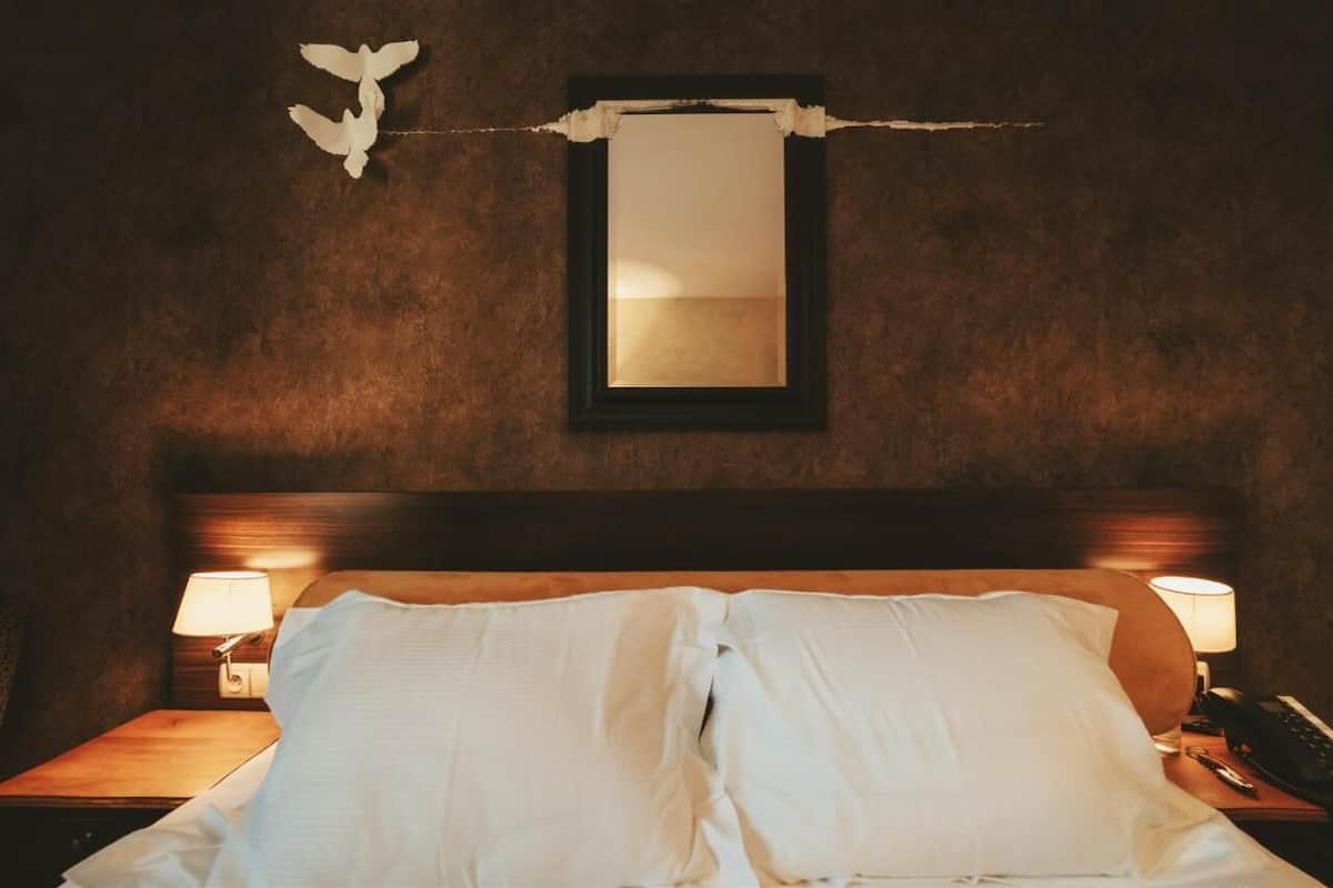 WiFi (free), bed sheets