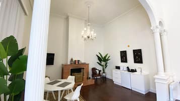 Laptop workspace, blackout curtains, iron/ironing board, free WiFi