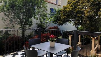 Familie vierpersoonskamer | Terras