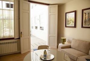 Junior Double Room | Laptop workspace, blackout drapes, iron/ironing board, free WiFi