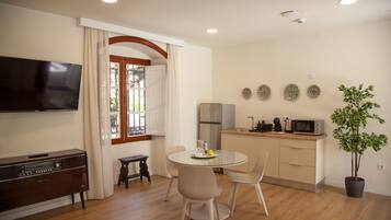 Junior tweepersoonskamer | Dineerruimte