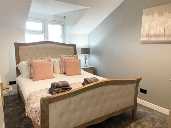 House | 4 bedrooms, iron/ironing board, free WiFi, bed sheets