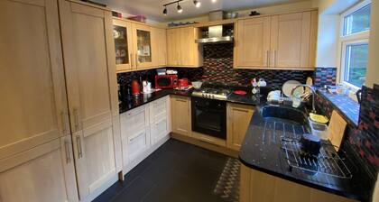 Stunning Beautiful 4-bed House in South Wales